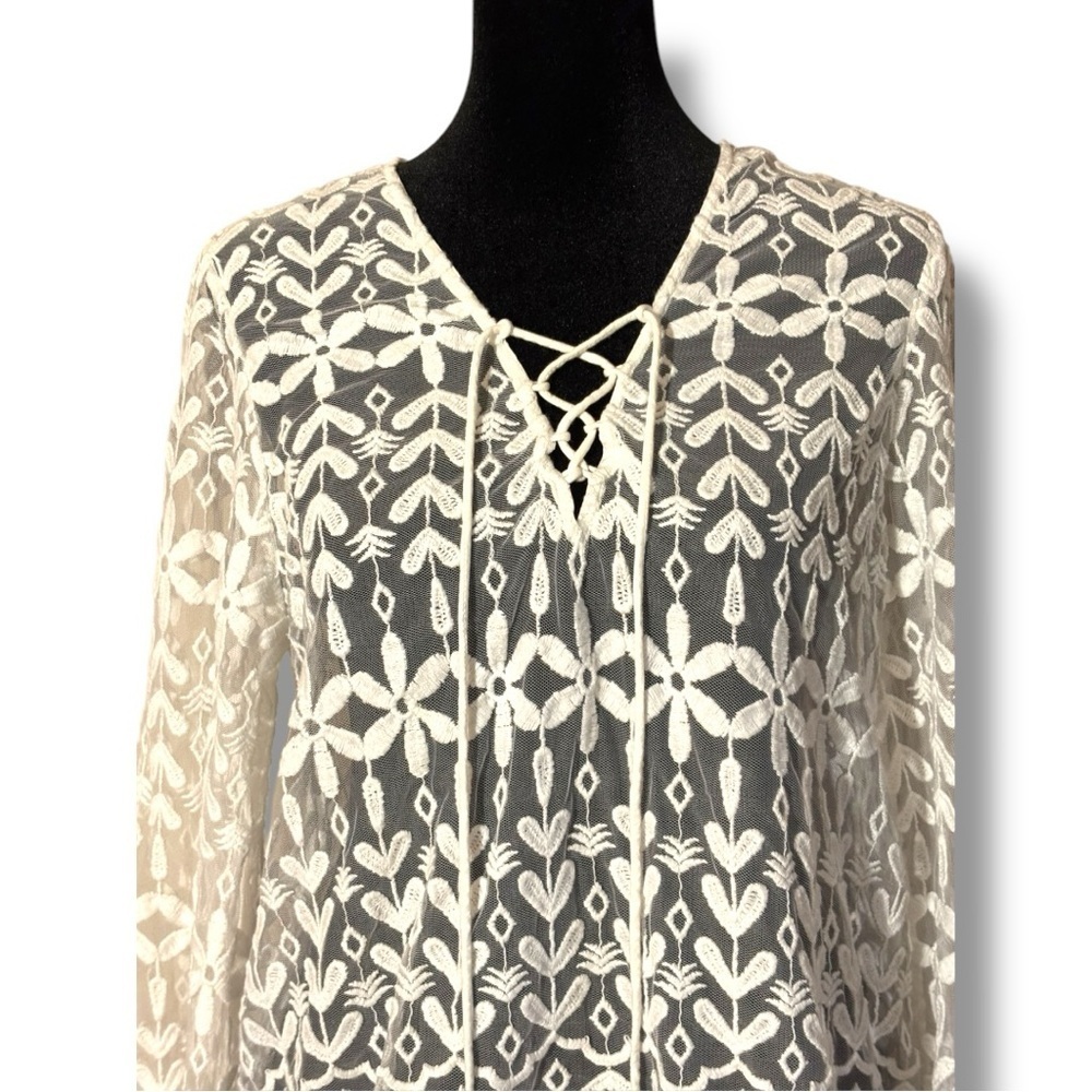 River Island Sheer Lace Up Front Floral Lace Design Long Sleeve Blouse in White - Picture 15 of 15